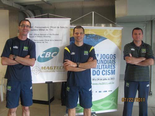 A equipe formada pelos atiradores José Carlos Iengo Batista, Emerson Duarte e Júlio Almeida conquistou, na tarde de sexta-feira, dia 22 de julho, a medalha de prata na prova Pistola de Tiro Rápido Militar 25m, nos 5º Jogos Mundiais Militares/ Foto: Divulgação CBC